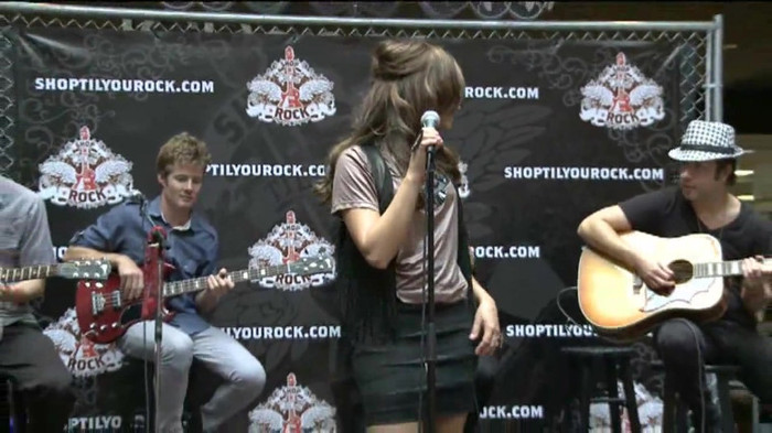 Demi Lovato  Live at Glendale Galleria  in LA for Cambio in HD 01271