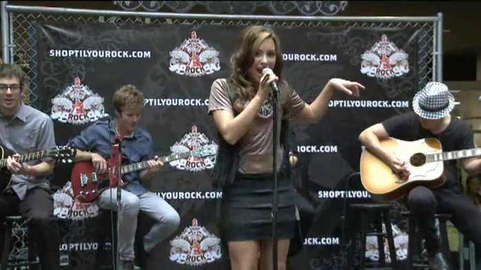 Demi Lovato  Live at Glendale Galleria  in LA for Cambio in HD 01750