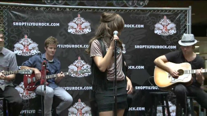 Demi Lovato  Live at Glendale Galleria  in LA for Cambio in HD 01276