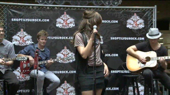 Demi Lovato  Live at Glendale Galleria  in LA for Cambio in HD 01278