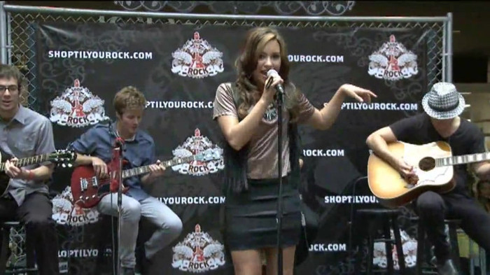 Demi Lovato  Live at Glendale Galleria  in LA for Cambio in HD 01754