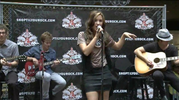 Demi Lovato  Live at Glendale Galleria  in LA for Cambio in HD 01760