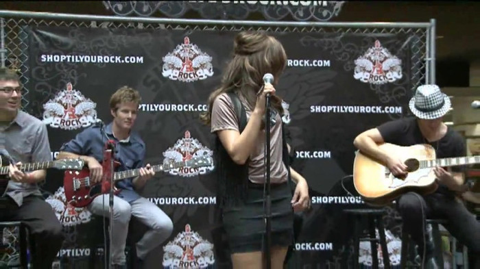 Demi Lovato  Live at Glendale Galleria  in LA for Cambio in HD 01284