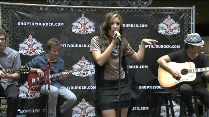 Demi Lovato  Live at Glendale Galleria  in LA for Cambio in HD 01766