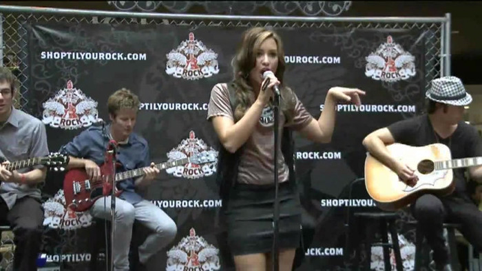 Demi Lovato  Live at Glendale Galleria  in LA for Cambio in HD 01767