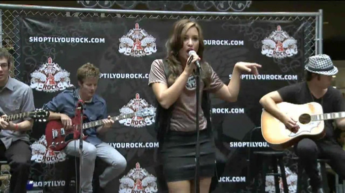 Demi Lovato  Live at Glendale Galleria  in LA for Cambio in HD 01768