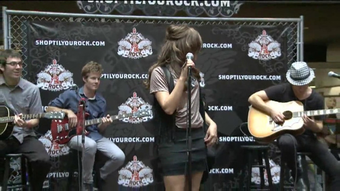 Demi Lovato  Live at Glendale Galleria  in LA for Cambio in HD 01290