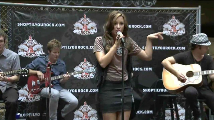 Demi Lovato  Live at Glendale Galleria  in LA for Cambio in HD 01771
