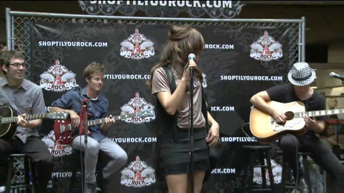 Demi Lovato  Live at Glendale Galleria  in LA for Cambio in HD 01292