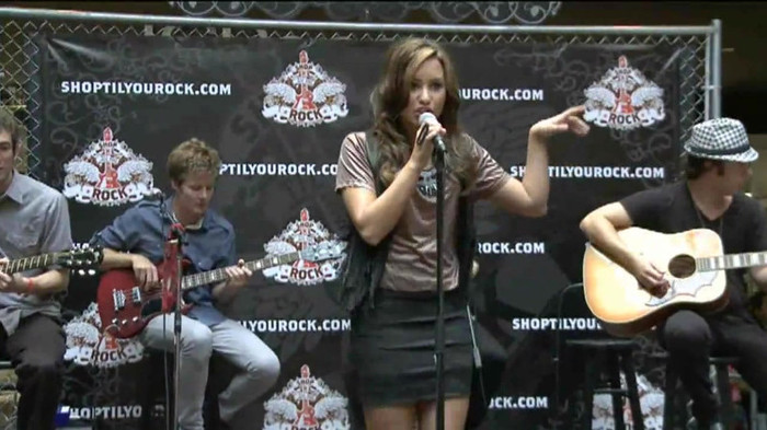Demi Lovato  Live at Glendale Galleria  in LA for Cambio in HD 01773
