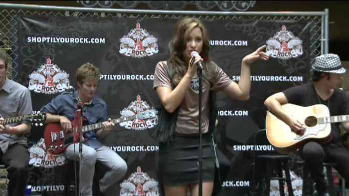 Demi Lovato  Live at Glendale Galleria  in LA for Cambio in HD 01774