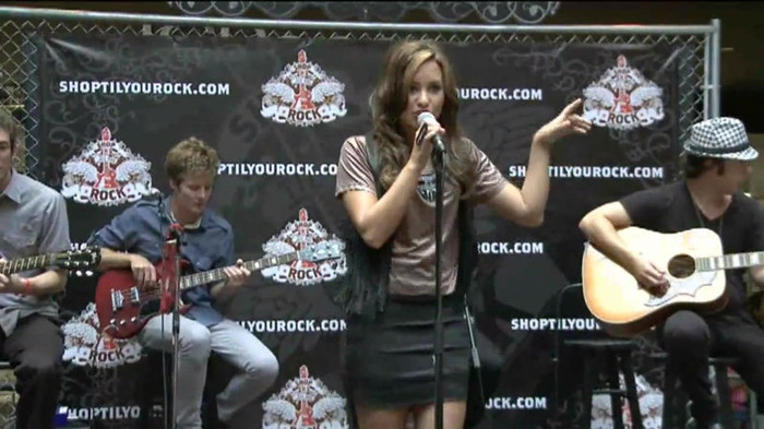 Demi Lovato  Live at Glendale Galleria  in LA for Cambio in HD 01775