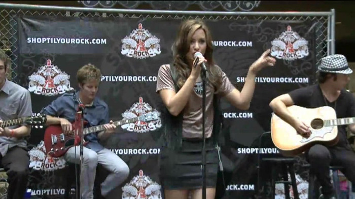 Demi Lovato  Live at Glendale Galleria  in LA for Cambio in HD 01776