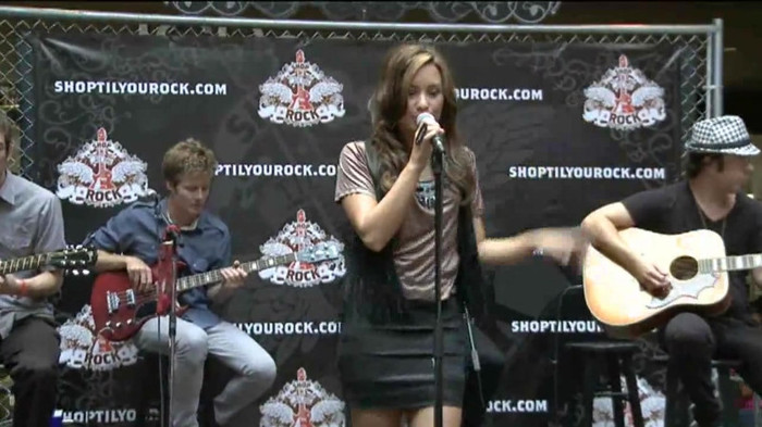 Demi Lovato  Live at Glendale Galleria  in LA for Cambio in HD 01781