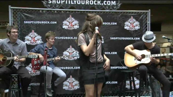 Demi Lovato  Live at Glendale Galleria  in LA for Cambio in HD 01301