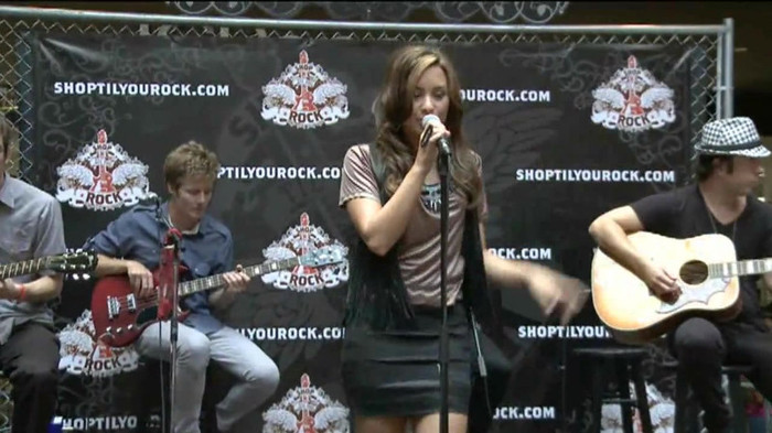 Demi Lovato  Live at Glendale Galleria  in LA for Cambio in HD 01783