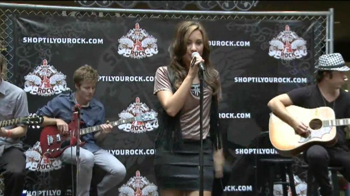 Demi Lovato  Live at Glendale Galleria  in LA for Cambio in HD 01786