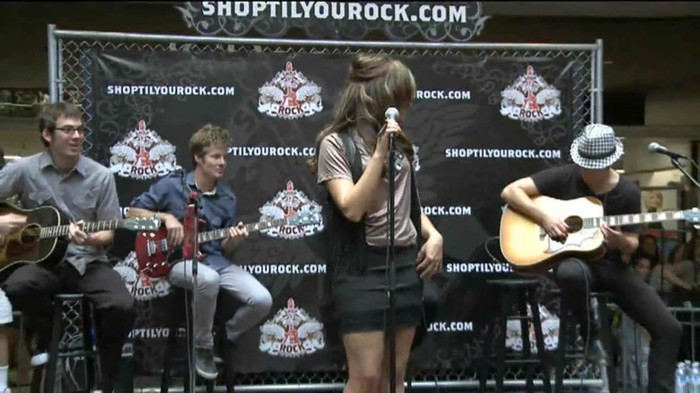 Demi Lovato  Live at Glendale Galleria  in LA for Cambio in HD 01306