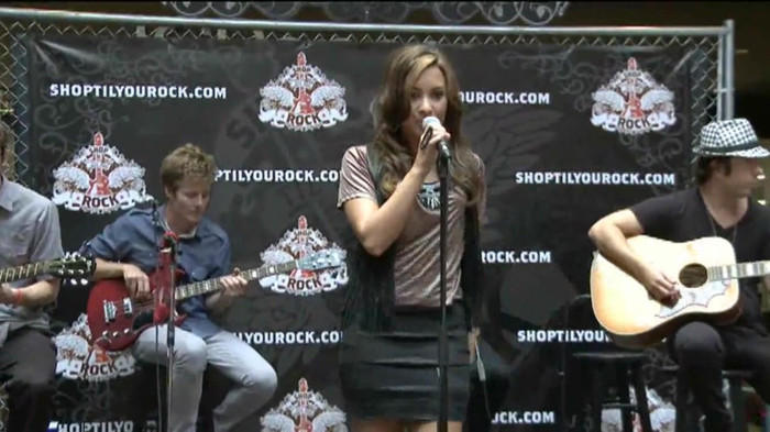 Demi Lovato  Live at Glendale Galleria  in LA for Cambio in HD 01789