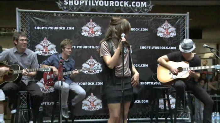 Demi Lovato  Live at Glendale Galleria  in LA for Cambio in HD 01307