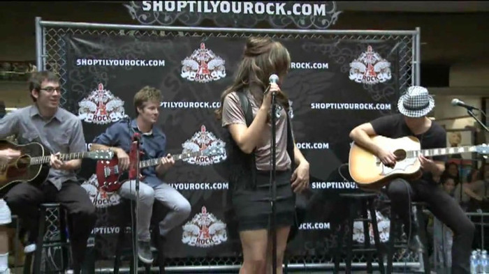 Demi Lovato  Live at Glendale Galleria  in LA for Cambio in HD 01308