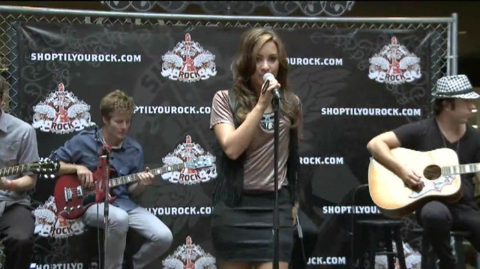 Demi Lovato  Live at Glendale Galleria  in LA for Cambio in HD 01791