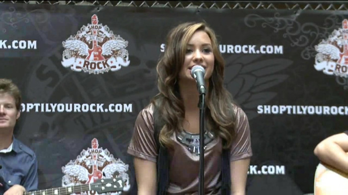 Demi Lovato  Live at Glendale Galleria  in LA for Cambio in HD 00841