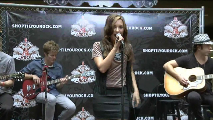 Demi Lovato  Live at Glendale Galleria  in LA for Cambio in HD 01798
