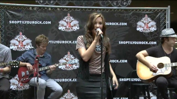 Demi Lovato  Live at Glendale Galleria  in LA for Cambio in HD 01802