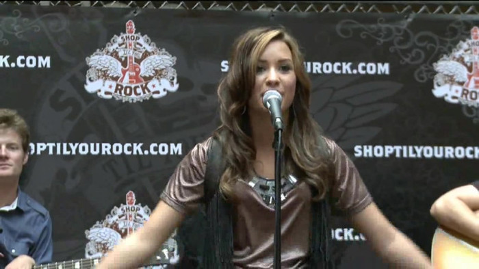 Demi Lovato  Live at Glendale Galleria  in LA for Cambio in HD 00849