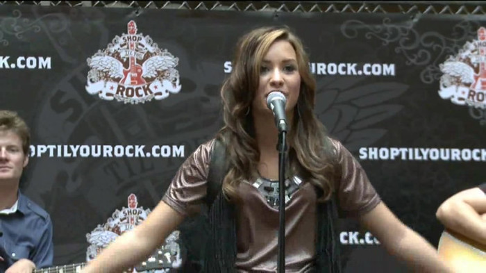 Demi Lovato  Live at Glendale Galleria  in LA for Cambio in HD 00850