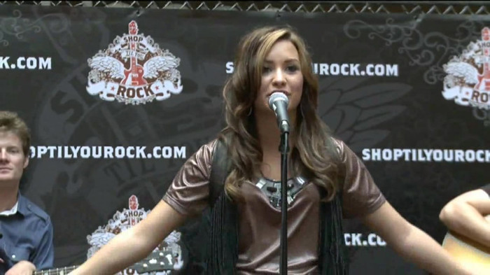 Demi Lovato  Live at Glendale Galleria  in LA for Cambio in HD 00852 - Demilush - Live at Glendale Galleria in LA for Cambio Part oo1