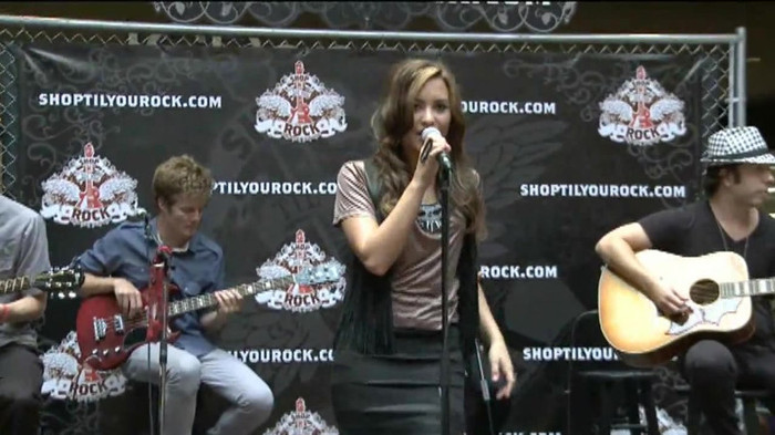Demi Lovato  Live at Glendale Galleria  in LA for Cambio in HD 01805