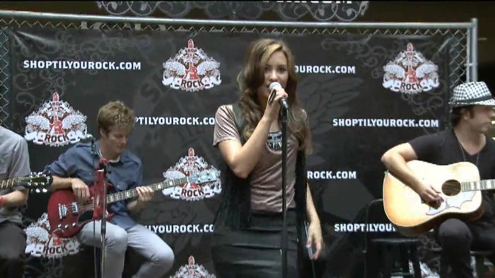 Demi Lovato  Live at Glendale Galleria  in LA for Cambio in HD 01807
