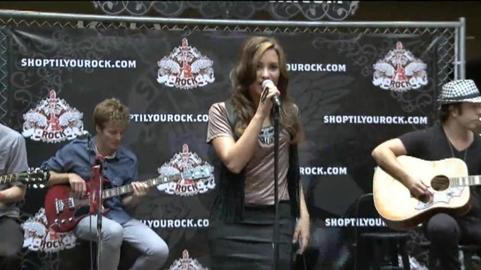 Demi Lovato  Live at Glendale Galleria  in LA for Cambio in HD 01810