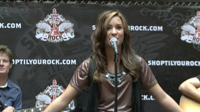 Demi Lovato  Live at Glendale Galleria  in LA for Cambio in HD 00860