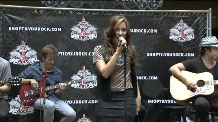 Demi Lovato  Live at Glendale Galleria  in LA for Cambio in HD 01813