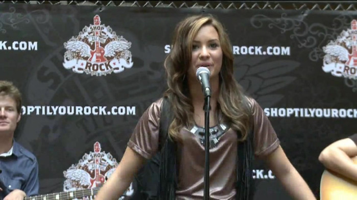 Demi Lovato  Live at Glendale Galleria  in LA for Cambio in HD 00864
