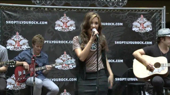 Demi Lovato  Live at Glendale Galleria  in LA for Cambio in HD 01817