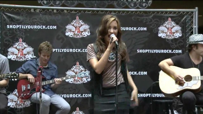 Demi Lovato  Live at Glendale Galleria  in LA for Cambio in HD 01818