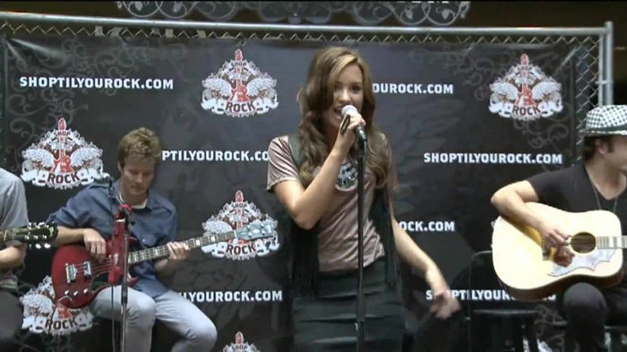 Demi Lovato  Live at Glendale Galleria  in LA for Cambio in HD 01821