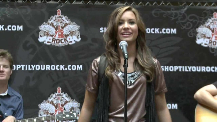 Demi Lovato  Live at Glendale Galleria  in LA for Cambio in HD 00871