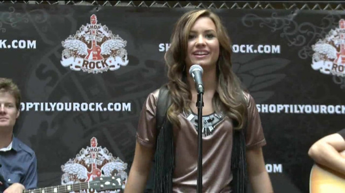 Demi Lovato  Live at Glendale Galleria  in LA for Cambio in HD 00872