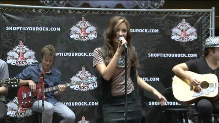 Demi Lovato  Live at Glendale Galleria  in LA for Cambio in HD 01824