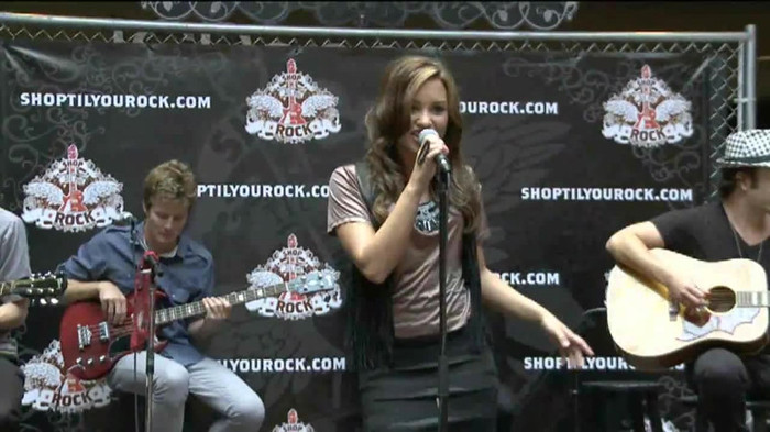 Demi Lovato  Live at Glendale Galleria  in LA for Cambio in HD 01828