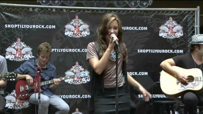Demi Lovato  Live at Glendale Galleria  in LA for Cambio in HD 01831