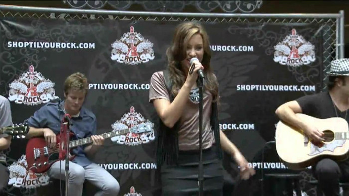Demi Lovato  Live at Glendale Galleria  in LA for Cambio in HD 01832