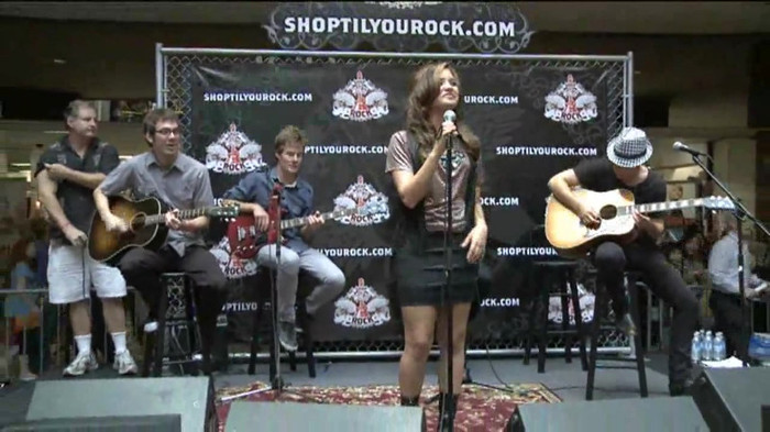Demi Lovato  Live at Glendale Galleria  in LA for Cambio in HD 01351