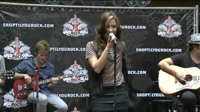 Demi Lovato  Live at Glendale Galleria  in LA for Cambio in HD 01838