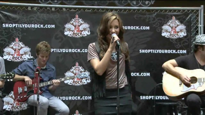 Demi Lovato  Live at Glendale Galleria  in LA for Cambio in HD 01840